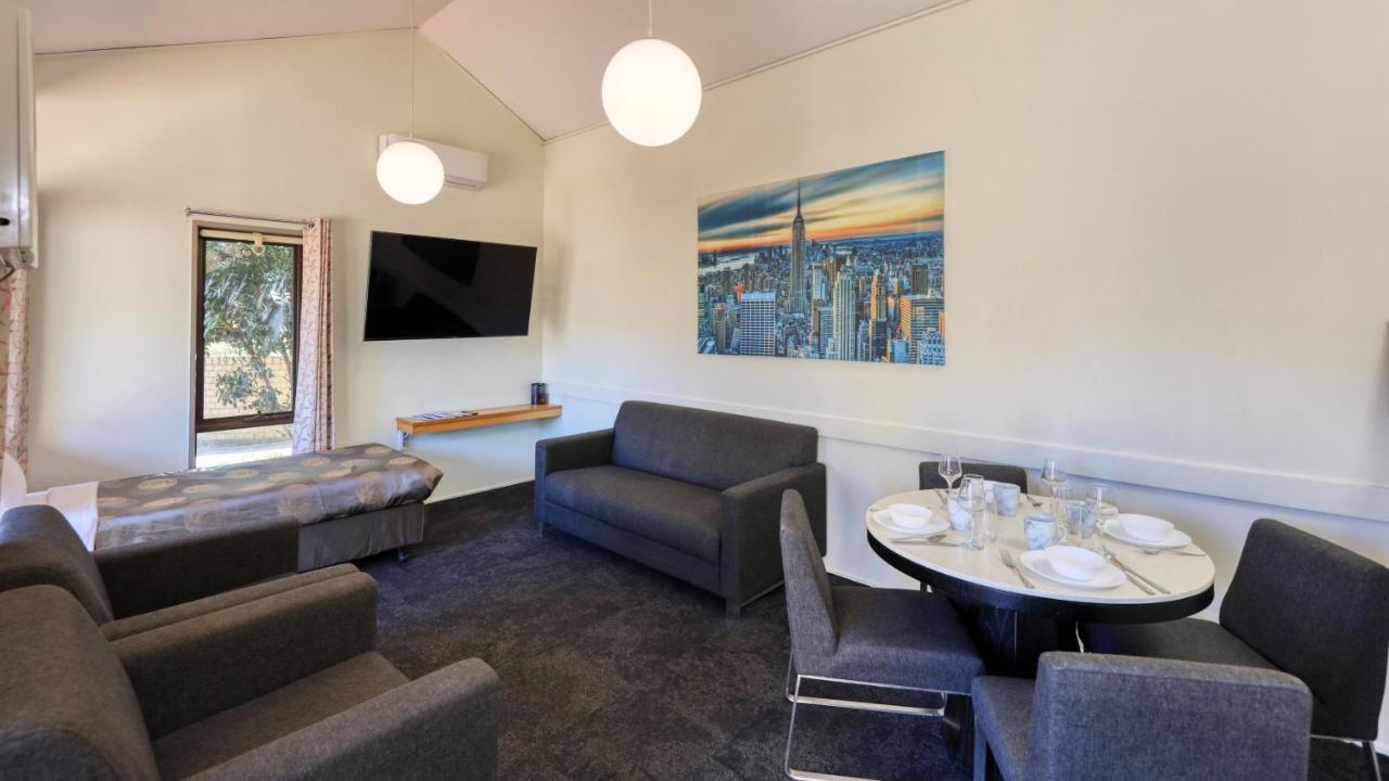 Executive Hideaway Aparthotel Benalla Exterior photo