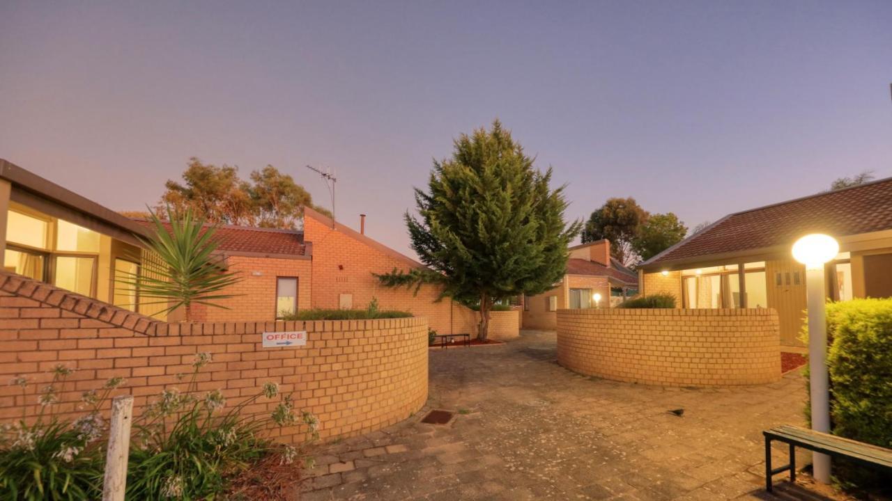 Executive Hideaway Aparthotel Benalla Exterior photo