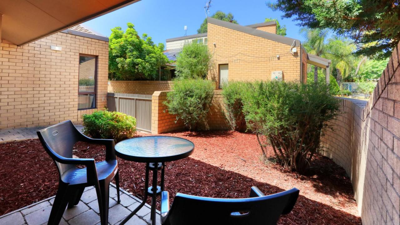 Executive Hideaway Aparthotel Benalla Exterior photo