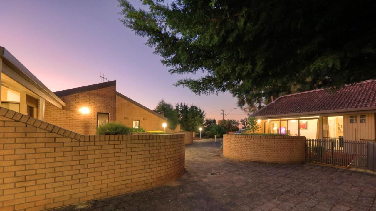 Executive Hideaway Aparthotel Benalla Exterior photo